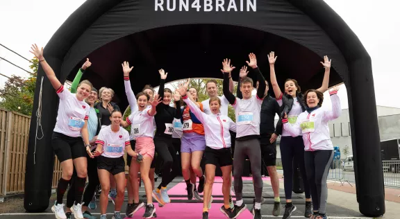 Group photo at Run 4 Brain 2024